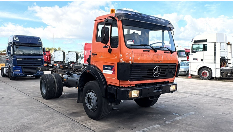 Mercedes-Benz SK 1622 (4X4 / LAMES / GRAND PONT / V6 / BIG AXLE / POMPE MANUELLE) - Шаси кабина: снимка 3 Mercedes-Benz SK 1622 (4X4 / LAMES / GRAND PONT / V6 / BIG AXLE / POMPE MANUELLE) - Шаси кабина: снимка 3