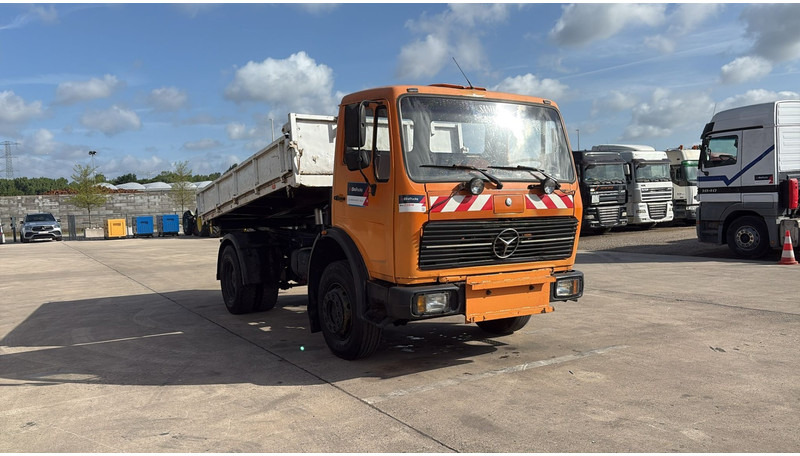 Mercedes-Benz SK 1628 (V8 / LAMES / GRAND PONT / POMPE MANUELLE) - Самосвал камион: снимка 3 Mercedes-Benz SK 1628 (V8 / LAMES / GRAND PONT / POMPE MANUELLE) - Самосвал камион: снимка 3