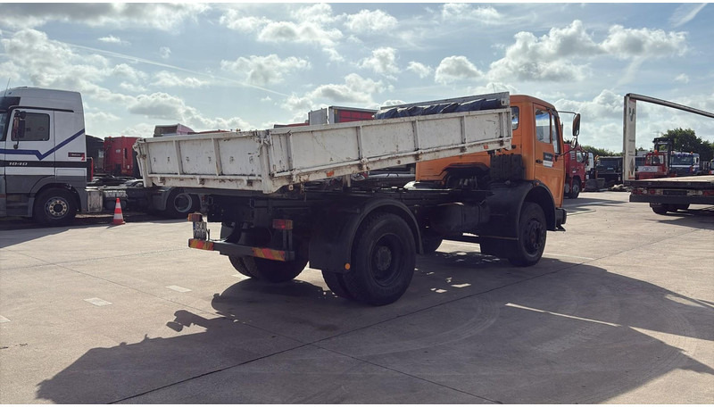 Mercedes-Benz SK 1628 (V8 / LAMES / GRAND PONT / POMPE MANUELLE) - Самосвал камион: снимка 5 Mercedes-Benz SK 1628 (V8 / LAMES / GRAND PONT / POMPE MANUELLE) - Самосвал камион: снимка 5