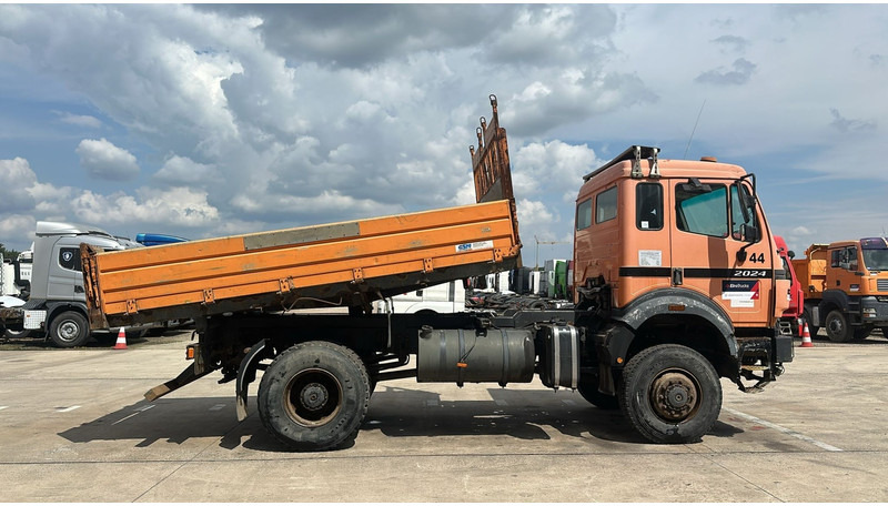 Mercedes-Benz SK 2024 (4X4 / GRAND PONT / LAMES / V6 / BOITE MANUELLE / PARFAIT ETAT) - Самосвал камион: снимка 3 Mercedes-Benz SK 2024 (4X4 / GRAND PONT / LAMES / V6 / BOITE MANUELLE / PARFAIT ETAT) - Самосвал камион: снимка 3