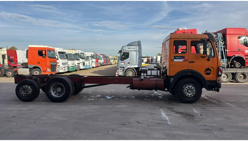 Mercedes-Benz SK 2222 (V6 / FULL STEEL / LAMES / BOITE MANUELLE / POMPE MANUELLE / 8 ROUES / 6X2) - Шаси кабина: снимка 3 Mercedes-Benz SK 2222 (V6 / FULL STEEL / LAMES / BOITE MANUELLE / POMPE MANUELLE / 8 ROUES / 6X2) - Шаси кабина: снимка 3