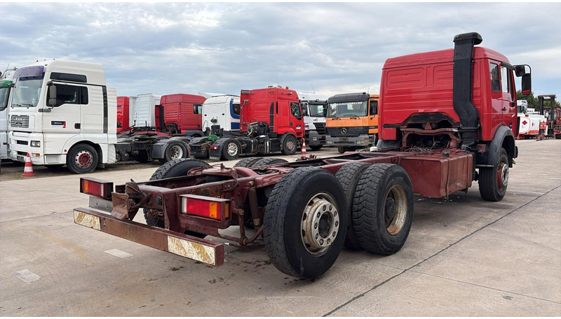 Mercedes-Benz SK 2233 (GRAND PONT / V8 AVEC 2X TURBO / BIG AXLE) - Шаси кабина: снимка 4 Mercedes-Benz SK 2233 (GRAND PONT / V8 AVEC 2X TURBO / BIG AXLE) - Шаси кабина: снимка 4