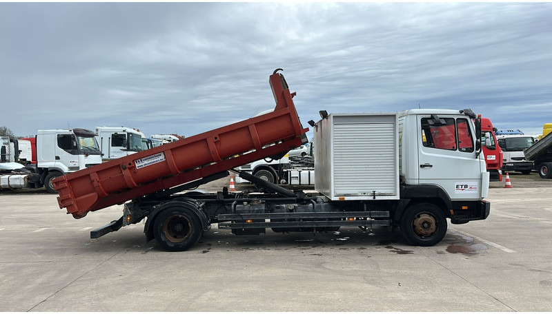 Mercedes-Benz SK 814 (BELGIAN TRUCK / HOOK / PERFECT CONDITION !!! / WITH CONTAINER / 363000 KM !!!! ) - Мултилифт с кука камион: снимка 5 Mercedes-Benz SK 814 (BELGIAN TRUCK / HOOK / PERFECT CONDITION !!! / WITH CONTAINER / 363000 KM !!!! ) - Мултилифт с кука камион: снимка 5