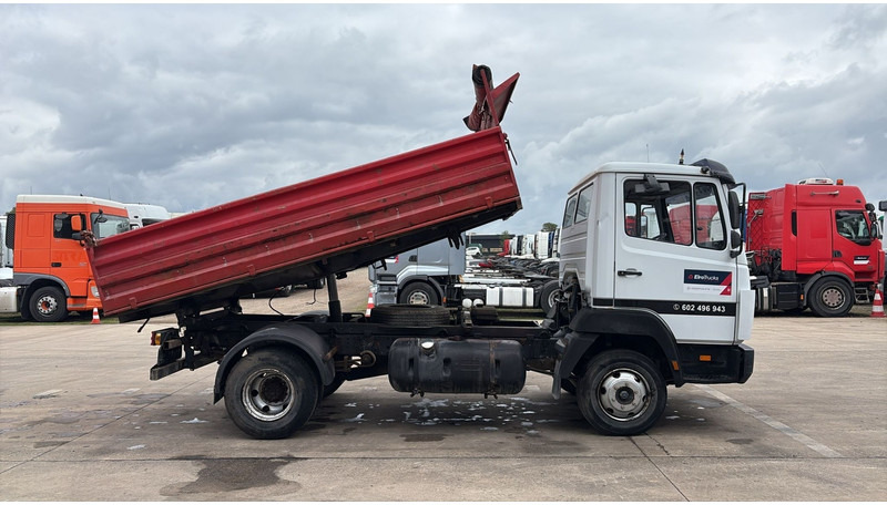 Mercedes-Benz SK 814 (SPER / AUXILAIRY / MANUAL PUMP / STEEL SUSP. / 6 CYLINDER / 3 WAY TIPPER / PERFECT) - Самосвал камион: снимка 5 Mercedes-Benz SK 814 (SPER / AUXILAIRY / MANUAL PUMP / STEEL SUSP. / 6 CYLINDER / 3 WAY TIPPER / PERFECT) - Самосвал камион: снимка 5