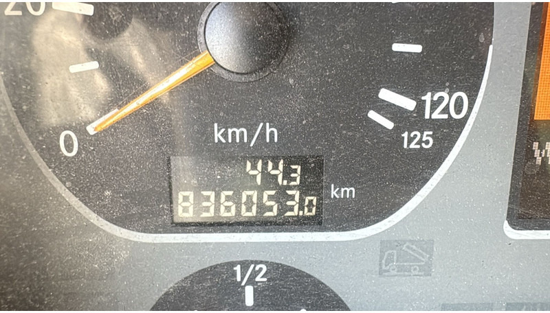 Лизинг на Mercedes-Benz actros 3241 (8X4 / LAMES / GRAND PONT / GRAND BENNE / TRES BONNE ETAT) Mercedes-Benz actros 3241 (8X4 / LAMES / GRAND PONT / GRAND BENNE / TRES BONNE ETAT): снимка 19