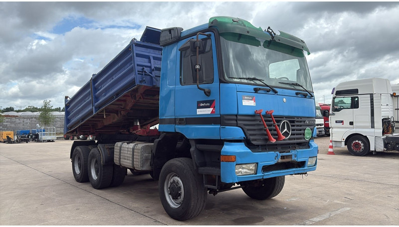 Mercedes-Benz actros 3340 (6X6 / BOITE MANUELLE /MANUAL GEARBOX / 3 PONTS / V6 / MP1) - Самосвал камион: снимка 3 Mercedes-Benz actros 3340 (6X6 / BOITE MANUELLE /MANUAL GEARBOX / 3 PONTS / V6 / MP1) - Самосвал камион: снимка 3