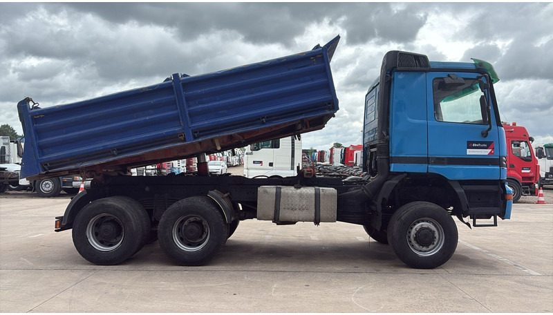 Mercedes-Benz actros 3340 (6X6 / BOITE MANUELLE /MANUAL GEARBOX / 3 PONTS / V6 / MP1) - Самосвал камион: снимка 4 Mercedes-Benz actros 3340 (6X6 / BOITE MANUELLE /MANUAL GEARBOX / 3 PONTS / V6 / MP1) - Самосвал камион: снимка 4
