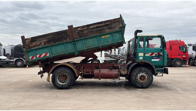 Renault G 300 Manager (LAMES / STEEL SUSP. / GRAND PONT / POMPE MANUELLE) - Самосвал камион: снимка 4 Renault G 300 Manager (LAMES / STEEL SUSP. / GRAND PONT / POMPE MANUELLE) - Самосвал камион: снимка 4