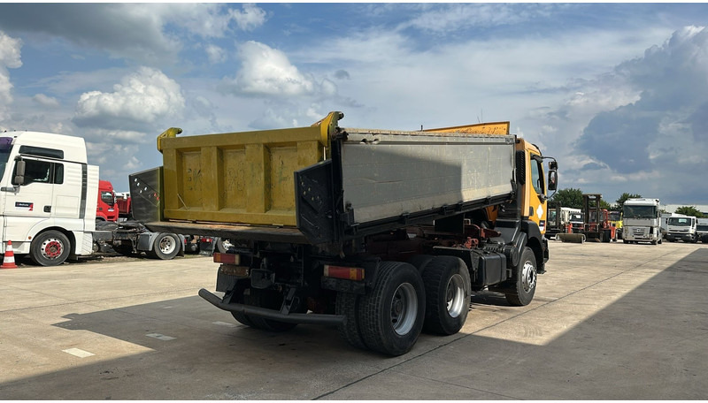 Renault Kerax 385 (POMPE MANUELLE / MANUAL PUMP / 6X4 / LAMES / GRAND PONT) - Самосвал камион: снимка 4 Renault Kerax 385 (POMPE MANUELLE / MANUAL PUMP / 6X4 / LAMES / GRAND PONT) - Самосвал камион: снимка 4