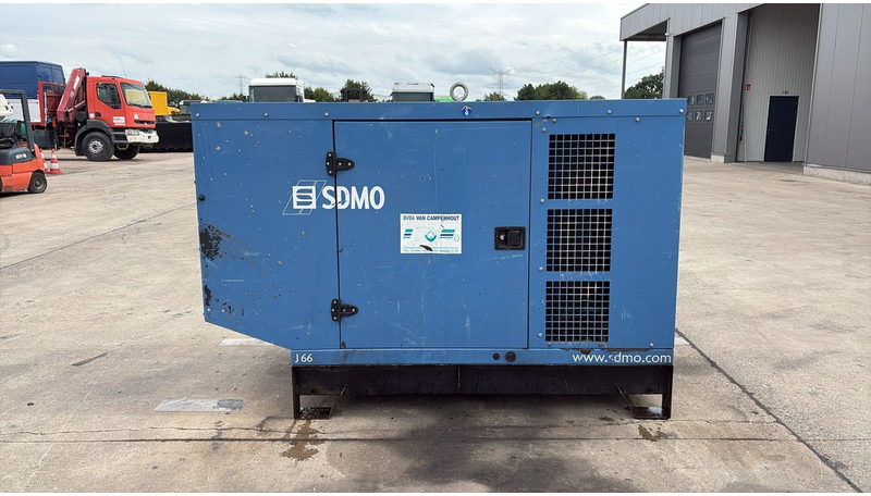 SDMO J66K (JOHN DEERE ENGINE / 3 PHASES / 66 KVA / BE MACHINE) - Електрогенератор: снимка 5 SDMO J66K (JOHN DEERE ENGINE / 3 PHASES / 66 KVA / BE MACHINE) - Електрогенератор: снимка 5