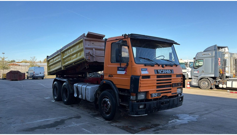 Scania 92 M (MANUAL PUMP / 6X4 / STEEL SUSP. / LAMES / POMPE MANUELLE) - Самосвал камион: снимка 3 Scania 92 M (MANUAL PUMP / 6X4 / STEEL SUSP. / LAMES / POMPE MANUELLE) - Самосвал камион: снимка 3