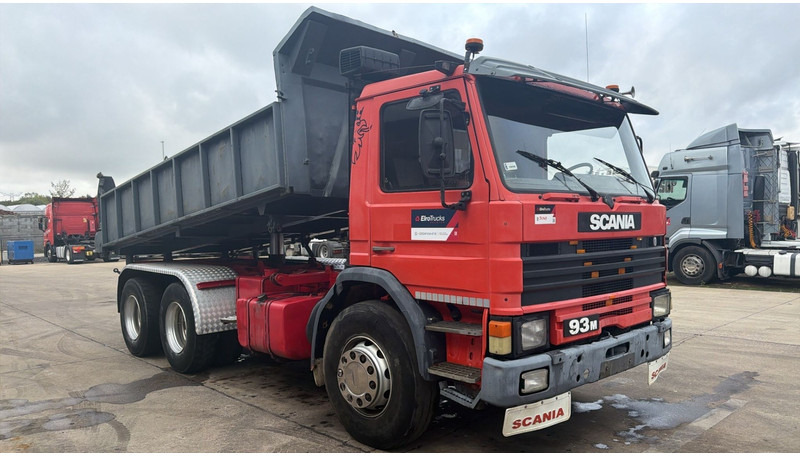 Scania 93-280 (POMPE MANUELLE / MANUAL PUMP / 6X4 / STEEL SUSP. / LAMES) - Самосвал камион: снимка 2 Scania 93-280 (POMPE MANUELLE / MANUAL PUMP / 6X4 / STEEL SUSP. / LAMES) - Самосвал камион: снимка 2