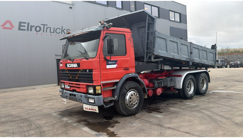 Scania 93-280 (POMPE MANUELLE / MANUAL PUMP / 6X4 / STEEL SUSP. / LAMES) - Самосвал камион: снимка 1 Scania 93-280 (POMPE MANUELLE / MANUAL PUMP / 6X4 / STEEL SUSP. / LAMES) - Самосвал камион: снимка 1