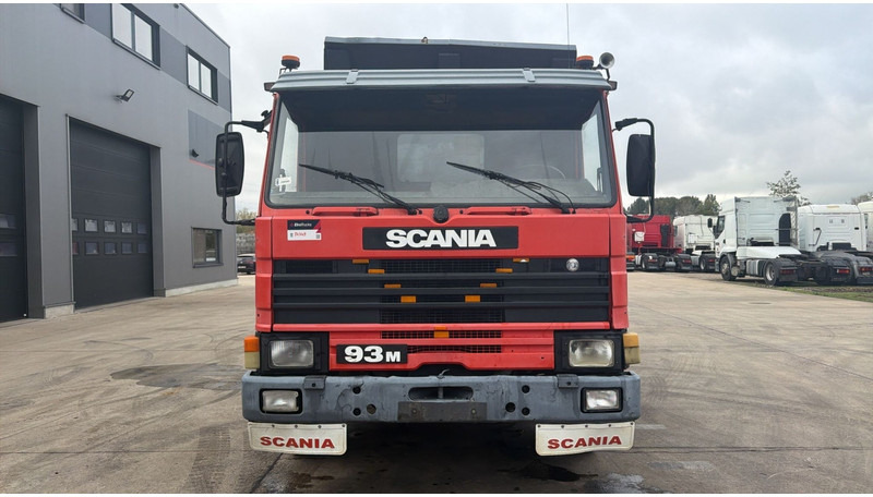 Scania 93-280 (POMPE MANUELLE / MANUAL PUMP / 6X4 / STEEL SUSP. / LAMES) - Самосвал камион: снимка 3 Scania 93-280 (POMPE MANUELLE / MANUAL PUMP / 6X4 / STEEL SUSP. / LAMES) - Самосвал камион: снимка 3