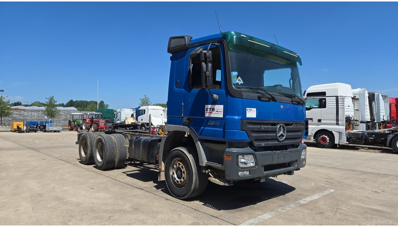 Mercedes-Benz Actros 2641 (LAMES / STEEL SUSP. / EPS / 3 PEDALES / GRAND PONT) - Влекач: снимка 2 Mercedes-Benz Actros 2641 (LAMES / STEEL SUSP. / EPS / 3 PEDALES / GRAND PONT) - Влекач: снимка 2