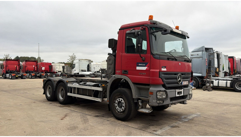 Mercedes-Benz Actros 3341 (EPS / CAMION BELGE !! / SUPS. LAMES / 33 TONNES / 3 PEDALES / MP2 / TRACTEUR ORIGINAL !! / V6 / MP2) - Влекач: снимка 2 Mercedes-Benz Actros 3341 (EPS / CAMION BELGE !! / SUPS. LAMES / 33 TONNES / 3 PEDALES / MP2 / TRACTEUR ORIGINAL !! / V6 / MP2) - Влекач: снимка 2