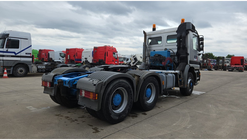 Mercedes-Benz actros 2643 (184.000 KM !! / EPS / 6X4 / TRACTEUR ORIGINAL / 3 PEDALES / GRAND PONT / PARFAIT ETAT) - Влекач: снимка 5 Mercedes-Benz actros 2643 (184.000 KM !! / EPS / 6X4 / TRACTEUR ORIGINAL / 3 PEDALES / GRAND PONT / PARFAIT ETAT) - Влекач: снимка 5