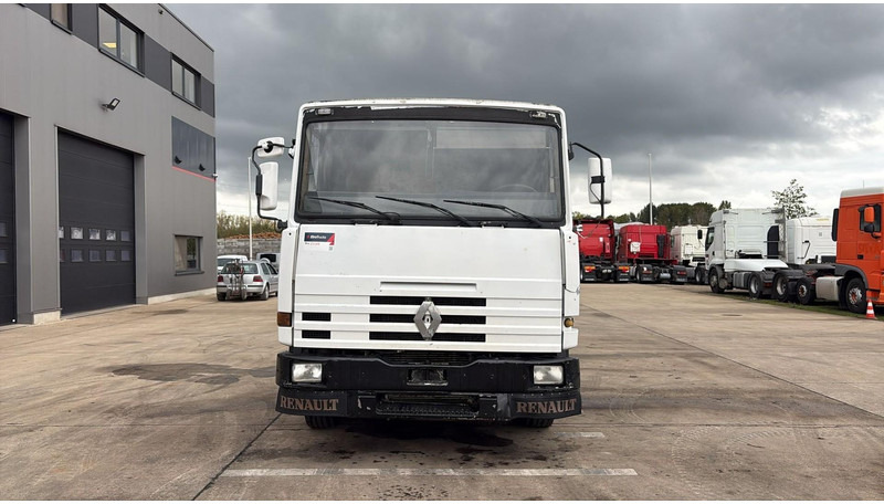 Renault R 385 Major (2 CULASSE / LAMES / GRAND PONT / STEEL SUSP. / MANUAL PUMP / POMPE MANUELLE) - Влекач: снимка 4 Renault R 385 Major (2 CULASSE / LAMES / GRAND PONT / STEEL SUSP. / MANUAL PUMP / POMPE MANUELLE) - Влекач: снимка 4