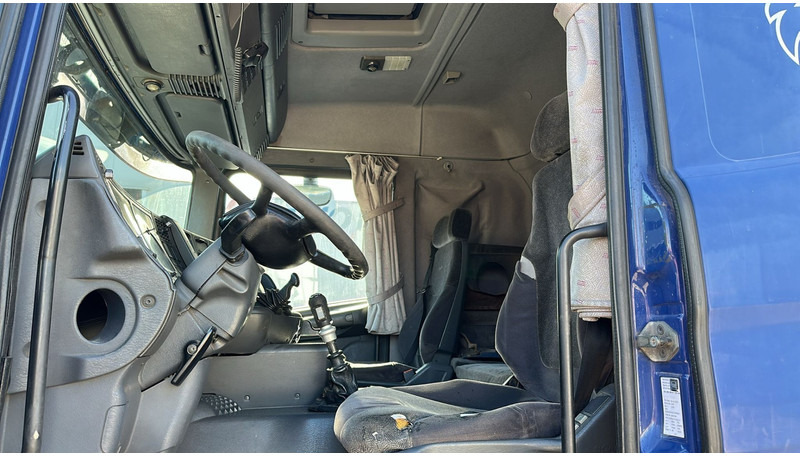 Interior photo 2: Лизинг на Scania 124-420 (MANUAL GEARBOX / BOITE MANUELLE) Scania 124-420 (MANUAL GEARBOX / BOITE MANUELLE)
