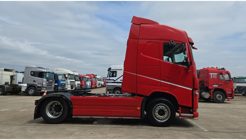 Volvo FH 500 (2 TANKS / VERY CLEAN CONDITION / AIRCO / EURO 6 / FULL SPOILERS) - Влекач: снимка 4 Volvo FH 500 (2 TANKS / VERY CLEAN CONDITION / AIRCO / EURO 6 / FULL SPOILERS) - Влекач: снимка 4