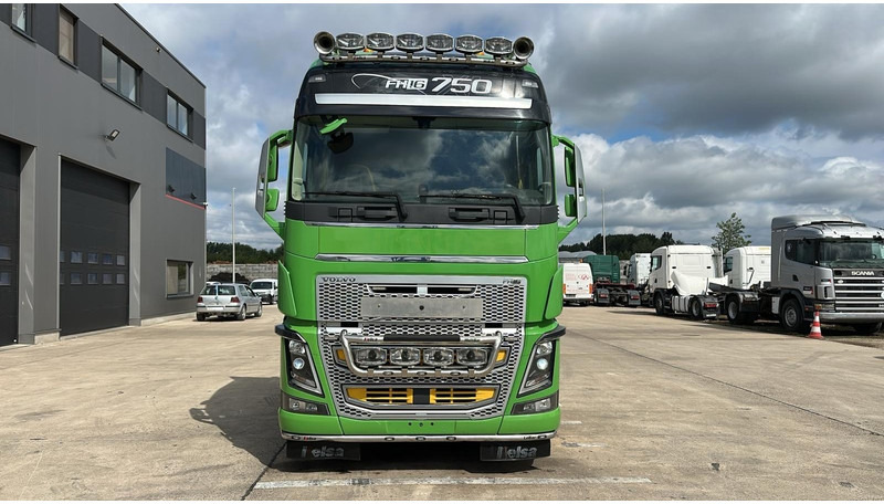 Volvo FH 750 (170 TONS / BE TRUCK / FIRST OWNER / TOP CONDITION / 6X4 / BIG HUB / RETARDER) - Влекач: снимка 4 Volvo FH 750 (170 TONS / BE TRUCK / FIRST OWNER / TOP CONDITION / 6X4 / BIG HUB / RETARDER) - Влекач: снимка 4