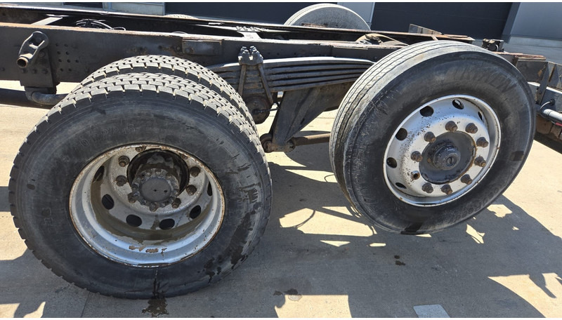 Шаси кабина Volvo F 12 - 360 (FULL STEEL SUSPENSION / MANUAL PUMP / SUSP. LAMES / 6X2): снимка 9