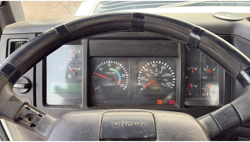 Шаси кабина Volvo FL 220 (BELGIAN TRUCK / CAMION BELGE / MANUAL GEARBOX): снимка 18 Шаси кабина Volvo FL 220 (BELGIAN TRUCK / CAMION BELGE / MANUAL GEARBOX): снимка 18
