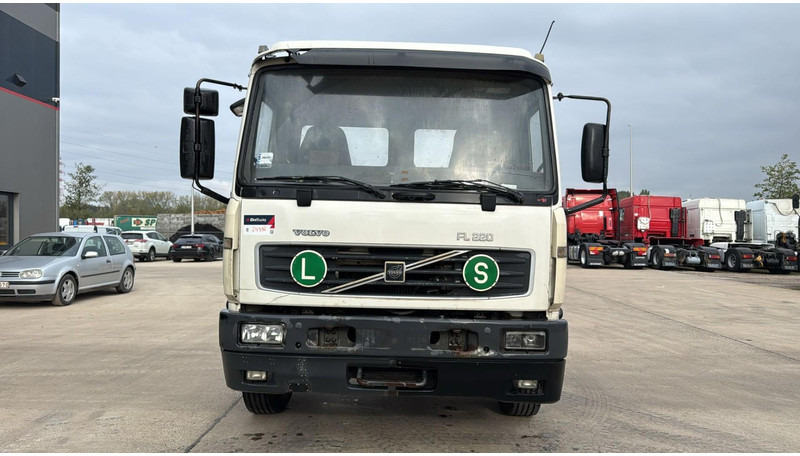 Volvo FL 220 (FULL STEEL SUSP. / 10 BOLTS / 18 TONS / VERY CLEAN CHASSIS !!! / CHASSIS 5.50M LENGHT) - Шаси кабина: снимка 2 Volvo FL 220 (FULL STEEL SUSP. / 10 BOLTS / 18 TONS / VERY CLEAN CHASSIS !!! / CHASSIS 5.50M LENGHT) - Шаси кабина: снимка 2