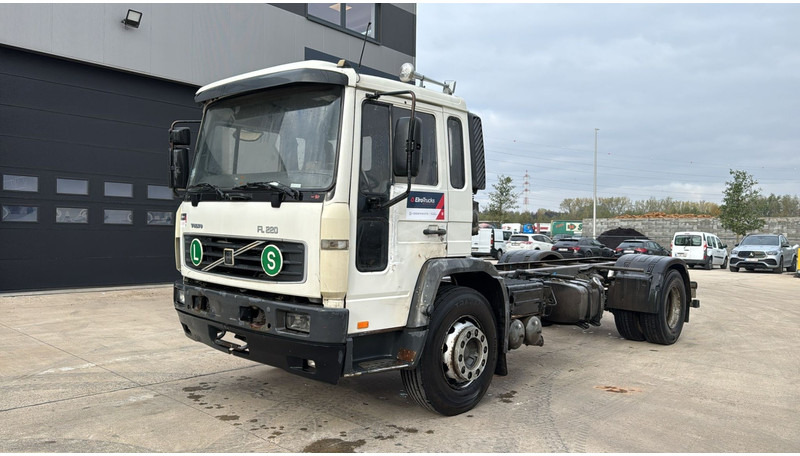 Volvo FL 220 (FULL STEEL SUSP. / 10 BOLTS / 18 TONS / VERY CLEAN CHASSIS !!! / CHASSIS 5.50M LENGHT) - Шаси кабина: снимка 1 Volvo FL 220 (FULL STEEL SUSP. / 10 BOLTS / 18 TONS / VERY CLEAN CHASSIS !!! / CHASSIS 5.50M LENGHT) - Шаси кабина: снимка 1