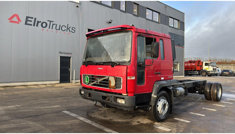 Volvo FL 220 (MANUAL GEARBOX / BOITE MANUELLE) - Шаси кабина: снимка 1 Volvo FL 220 (MANUAL GEARBOX / BOITE MANUELLE) - Шаси кабина: снимка 1