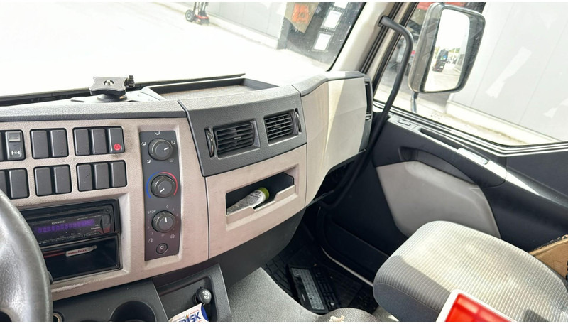 Камион фургон Volvo FL 260 (LIFT 2000 KG / PERFECT BELGIAN TRUCK / 18 TON / EURO 5): снимка 19