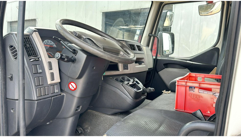 Камион фургон Volvo FL 260 (LIFT 2000 KG / PERFECT BELGIAN TRUCK / 18 TON / EURO 5): снимка 14