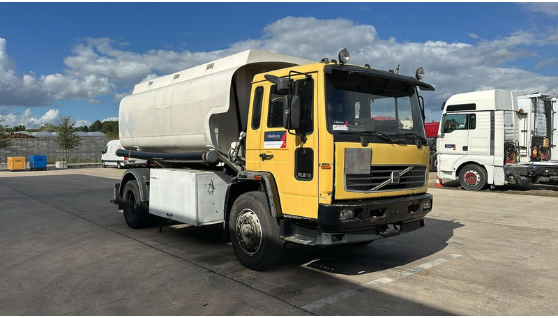 Volvo FL 6-18 (12400 LITERS / 3 COMPARTIMENTS / EURO 2 / STEEL SUSP. / LAMES) - Камион цистерна: снимка 3 Volvo FL 6-18 (12400 LITERS / 3 COMPARTIMENTS / EURO 2 / STEEL SUSP. / LAMES) - Камион цистерна: снимка 3