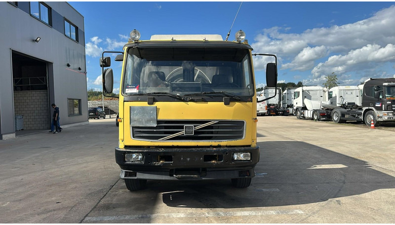 Volvo FL 6-18 (12400 LITERS / 3 COMPARTIMENTS / EURO 2 / STEEL SUSP. / LAMES) - Камион цистерна: снимка 2 Volvo FL 6-18 (12400 LITERS / 3 COMPARTIMENTS / EURO 2 / STEEL SUSP. / LAMES) - Камион цистерна: снимка 2