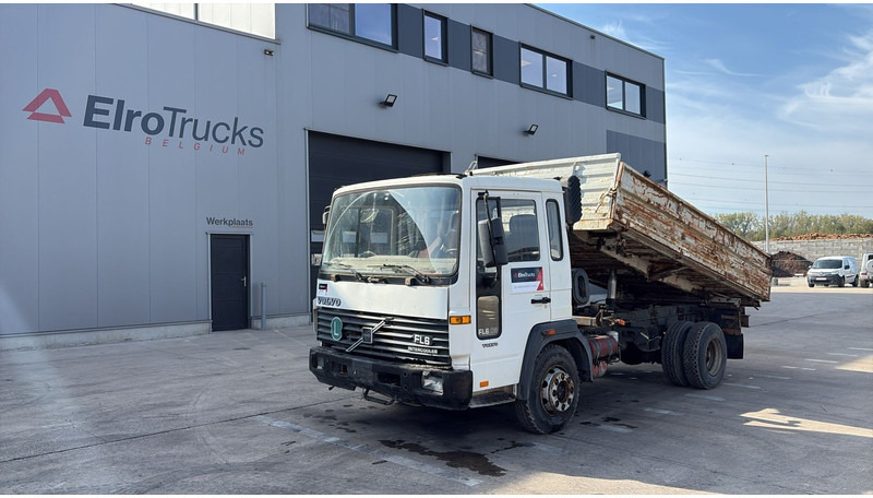 Volvo FL 6 - 8 (MANUAL PUMP / POMPE MANUELLE) - Самосвал камион: снимка 1 Volvo FL 6 - 8 (MANUAL PUMP / POMPE MANUELLE) - Самосвал камион: снимка 1