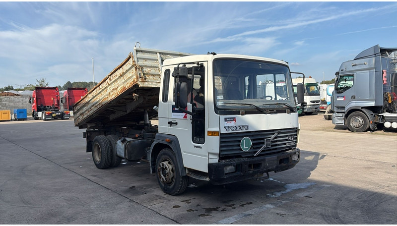 Volvo FL 6 - 8 (MANUAL PUMP / POMPE MANUELLE) - Самосвал камион: снимка 2 Volvo FL 6 - 8 (MANUAL PUMP / POMPE MANUELLE) - Самосвал камион: снимка 2