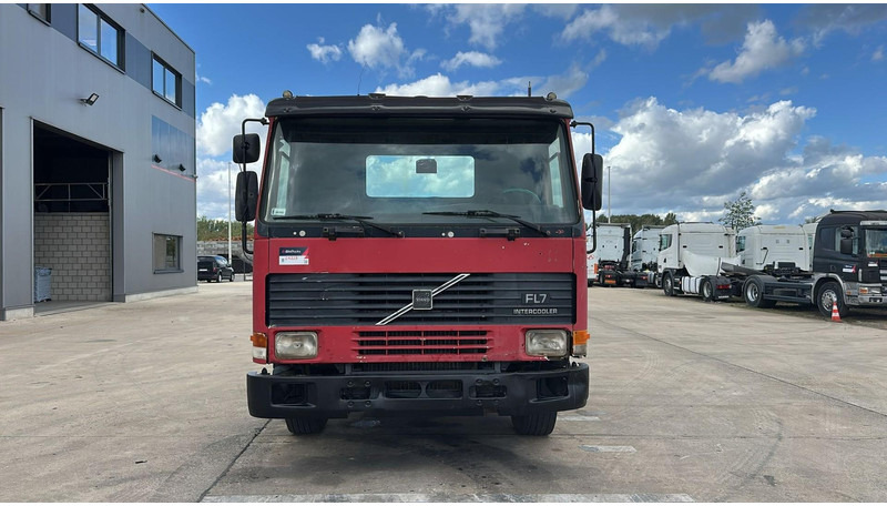 Volvo FL 7 - 260 (6X4 / LAMES / POMPE MANUELLE / MANUAL PUMP / STEEL SUSP.) - Шаси кабина: снимка 4 Volvo FL 7 - 260 (6X4 / LAMES / POMPE MANUELLE / MANUAL PUMP / STEEL SUSP.) - Шаси кабина: снимка 4