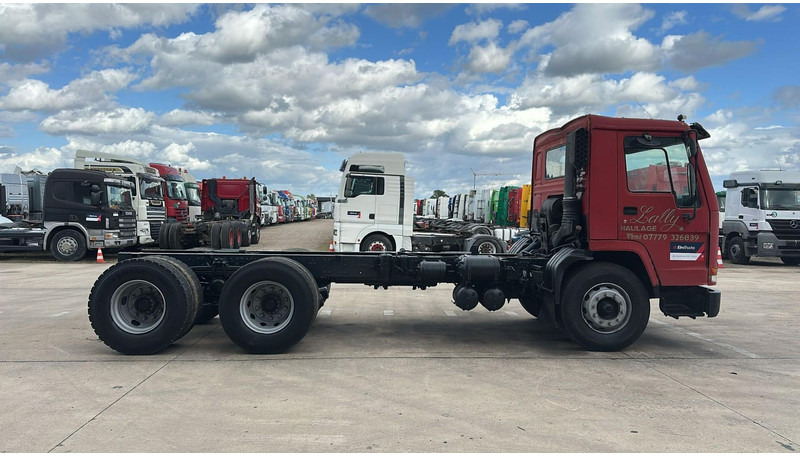 Volvo FL 7 - 260 (6X4 / LAMES / POMPE MANUELLE / MANUAL PUMP / STEEL SUSP.) - Шаси кабина: снимка 3 Volvo FL 7 - 260 (6X4 / LAMES / POMPE MANUELLE / MANUAL PUMP / STEEL SUSP.) - Шаси кабина: снимка 3