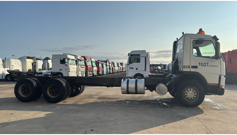Volvo FM 10 - 320 (POMPE MANUELLE / BIG HUB / GRAND PONT / LAMES / STEEL SUSP. / MANUAL PUMP) - Шаси кабина: снимка 3 Volvo FM 10 - 320 (POMPE MANUELLE / BIG HUB / GRAND PONT / LAMES / STEEL SUSP. / MANUAL PUMP) - Шаси кабина: снимка 3