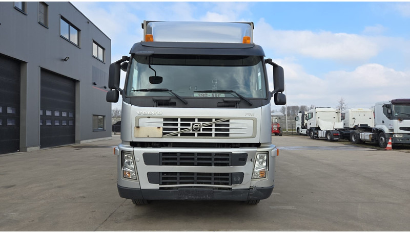 Volvo FM 400 (BELGIAN TRUCK / TECHNICAL TOP CONDITION !! / 6X2 / LIFT / EURO 5) - Камион с брезент: снимка 2 Volvo FM 400 (BELGIAN TRUCK / TECHNICAL TOP CONDITION !! / 6X2 / LIFT / EURO 5) - Камион с брезент: снимка 2