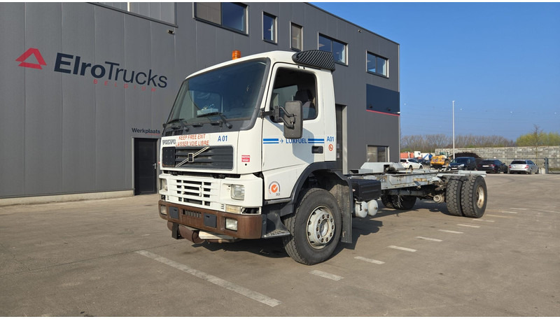 Volvo FM 7 - 290 (60.000 KM ORIGINAL !!! / POMPE MANUELLE / LAMES / GRAND PONT / EX AEROPORT) - Шаси кабина: снимка 1 Volvo FM 7 - 290 (60.000 KM ORIGINAL !!! / POMPE MANUELLE / LAMES / GRAND PONT / EX AEROPORT) - Шаси кабина: снимка 1
