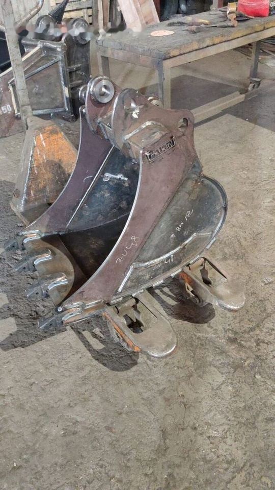 Hitachi ZX48 - Кофа за багер: снимка 1 Hitachi ZX48 - Кофа за багер: снимка 1