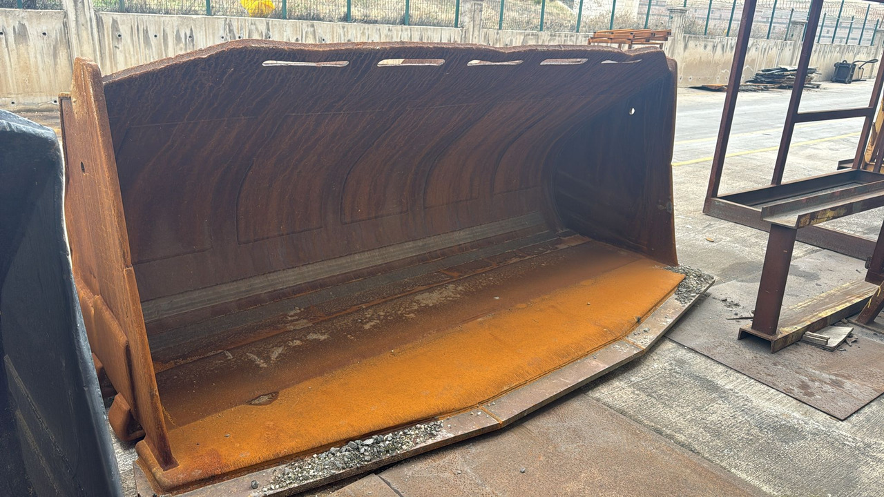 KOMATSU WA500 Loading Bucket - Кофа за товарач: снимка 1 KOMATSU WA500 Loading Bucket - Кофа за товарач: снимка 1