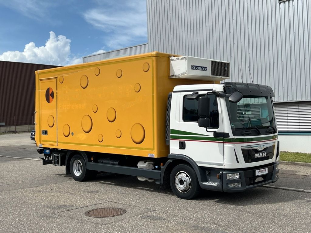 MAN TGL 8.220 Kühlkoffer 5,26m LBW Klima Luftgef. MAN TGL 8.220 Kühlkoffer 5,26m LBW Klima Luftgef. - Хладилен бус: снимка 1 MAN TGL 8.220 Kühlkoffer 5,26m LBW Klima Luftgef. MAN TGL 8.220 Kühlkoffer 5,26m LBW Klima Luftgef. - Хладилен бус: снимка 1