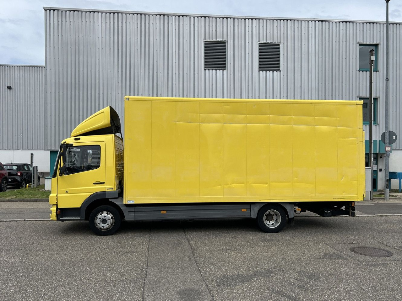 Mercedes-Benz Atego 816L Möbelkoffer 6,15m LBW 3-Sitze Euro-5 - Лекотоварен автомобил фургон: снимка 4 Mercedes-Benz Atego 816L Möbelkoffer 6,15m LBW 3-Sitze Euro-5 - Лекотоварен автомобил фургон: снимка 4