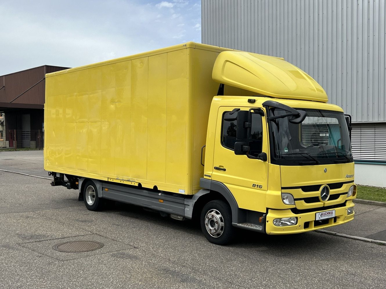 Mercedes-Benz Atego 816L Möbelkoffer 6,15m LBW 3-Sitze Euro-5 - Лекотоварен автомобил фургон: снимка 3 Mercedes-Benz Atego 816L Möbelkoffer 6,15m LBW 3-Sitze Euro-5 - Лекотоварен автомобил фургон: снимка 3