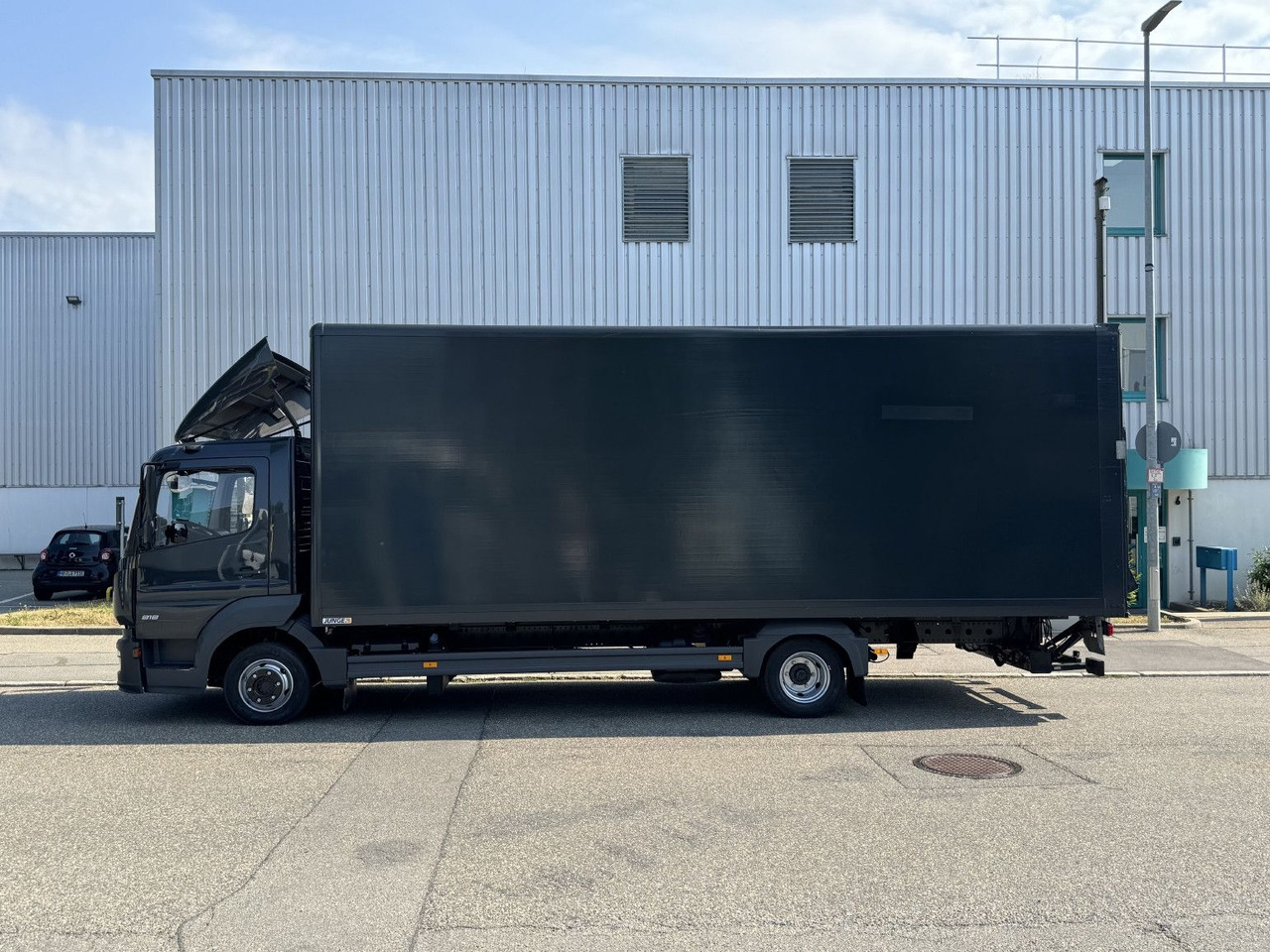 Mercedes-Benz Atego 818L Koffer 7,3m LBW Klima Automatik - Лекотоварен автомобил фургон: снимка 4 Mercedes-Benz Atego 818L Koffer 7,3m LBW Klima Automatik - Лекотоварен автомобил фургон: снимка 4