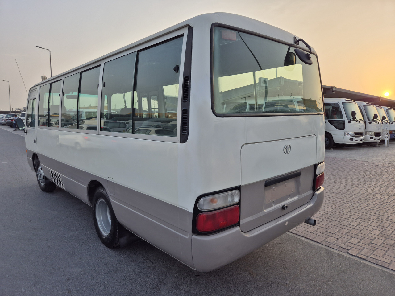 TOYOTA Coaster ... 25 places ...climatisé - Микробус, Пътнически бус: снимка 3 TOYOTA Coaster ... 25 places ...climatisé - Микробус, Пътнически бус: снимка 3
