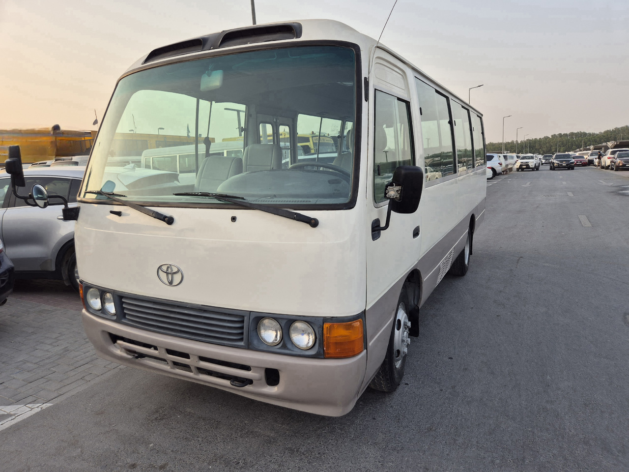 TOYOTA Coaster ... Nos bus -Originaires TOYOTA ...pas Chinois... T72 ... - Микробус, Пътнически бус: снимка 2 TOYOTA Coaster ... Nos bus -Originaires TOYOTA ...pas Chinois... T72 ... - Микробус, Пътнически бус: снимка 2