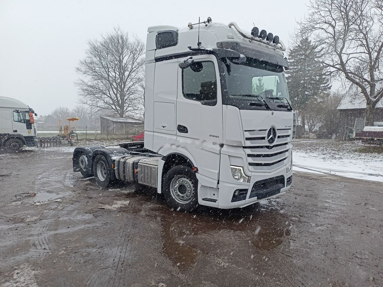 Mercedes-Benz Actros 2551 - Влекач: снимка 3 Mercedes-Benz Actros 2551 - Влекач: снимка 3